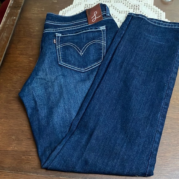 Levi's Denim - Levi’s Bold Curve Jeans